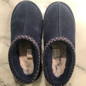 Girls size 2 UGG slippers